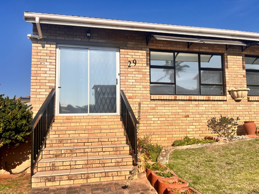 3 Bedroom Property for Sale in Wavecrest Eastern Cape